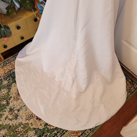 NWT David's Bridal Michaelangelo Strapless Beaded White Wedding Dress, Size 4 - Picture 8 of 13